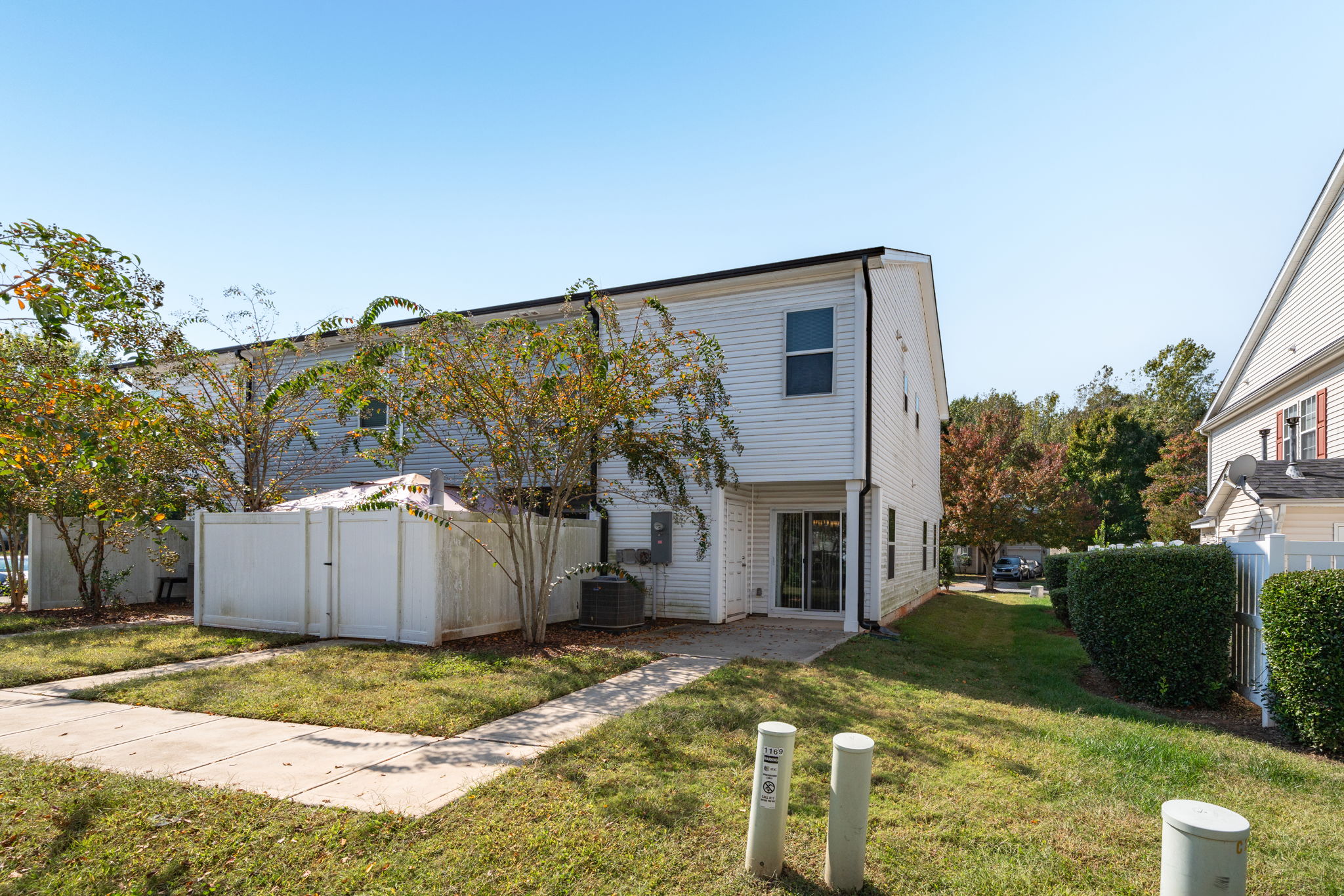 1157 Triece Ln-29