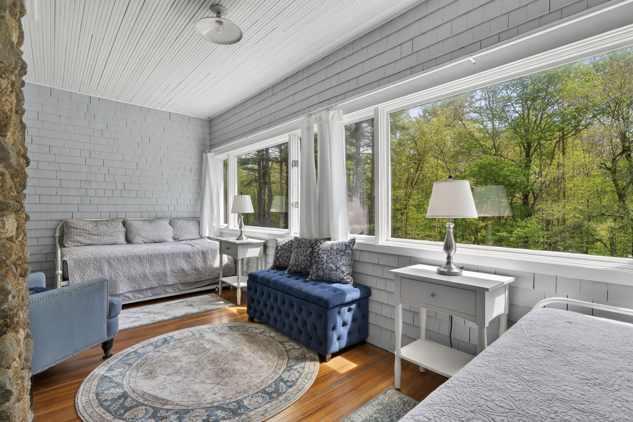  Photo 90