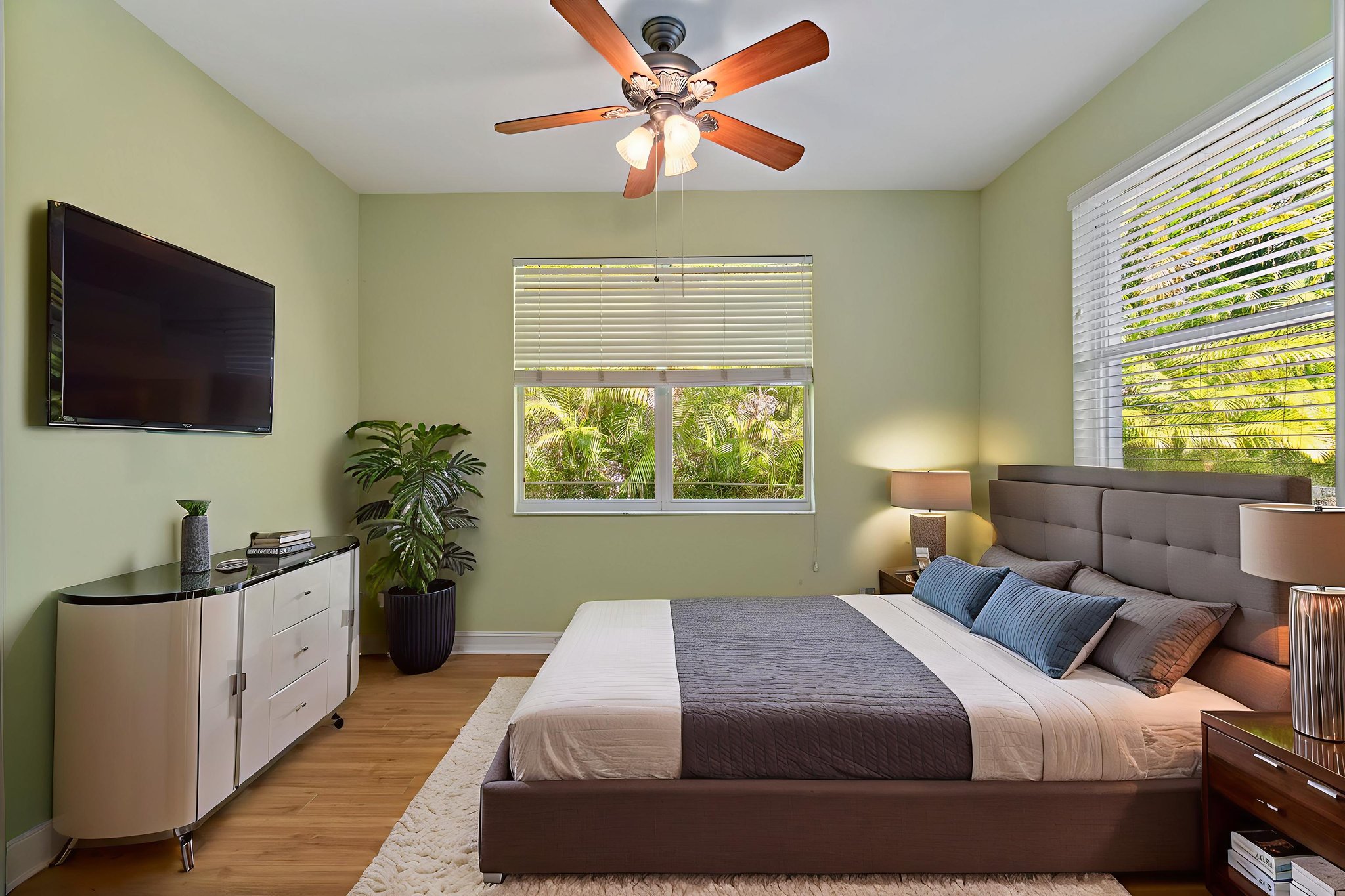 DSC07636 virtually staged.jpeg