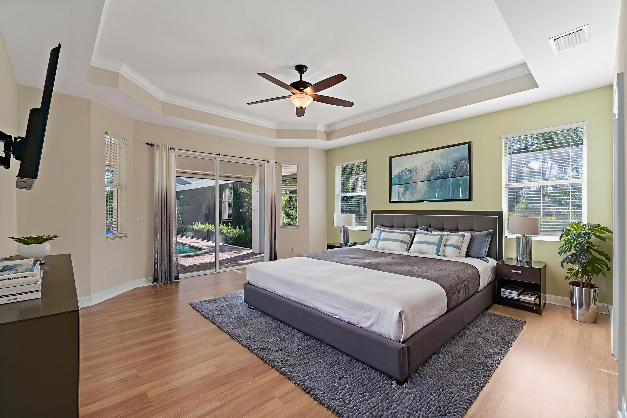 DSC07401 virtually staged.jpeg