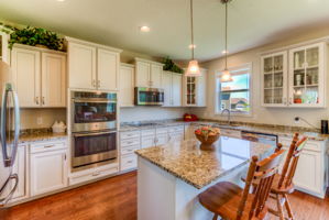 Kitchen/Breakfast Bar