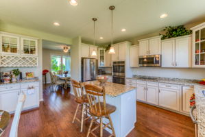 Kitchen/Breakfast Bar