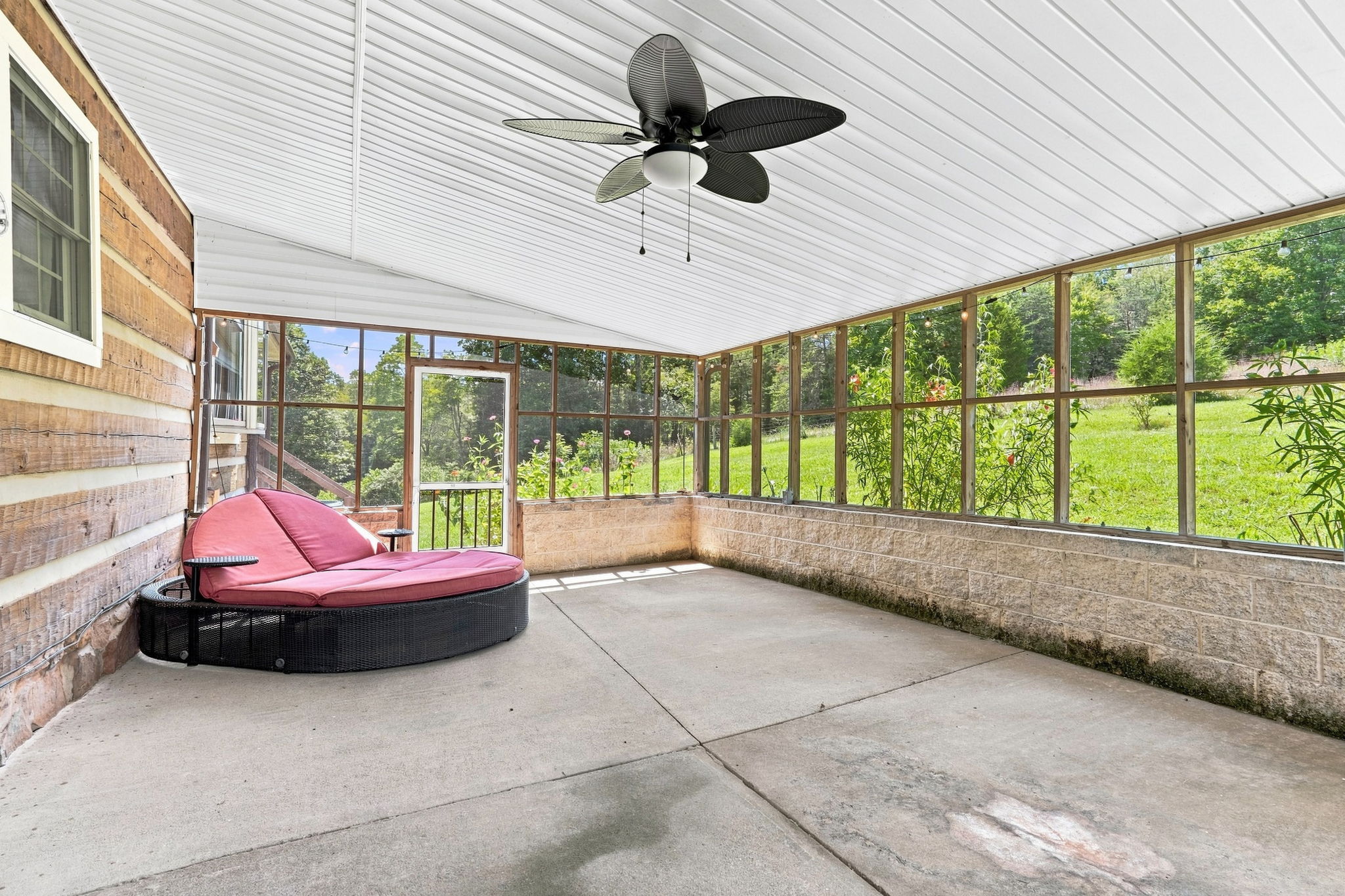 Screened-in Porch