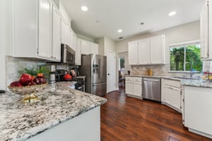 Vintner Pl-2805-028.jpg