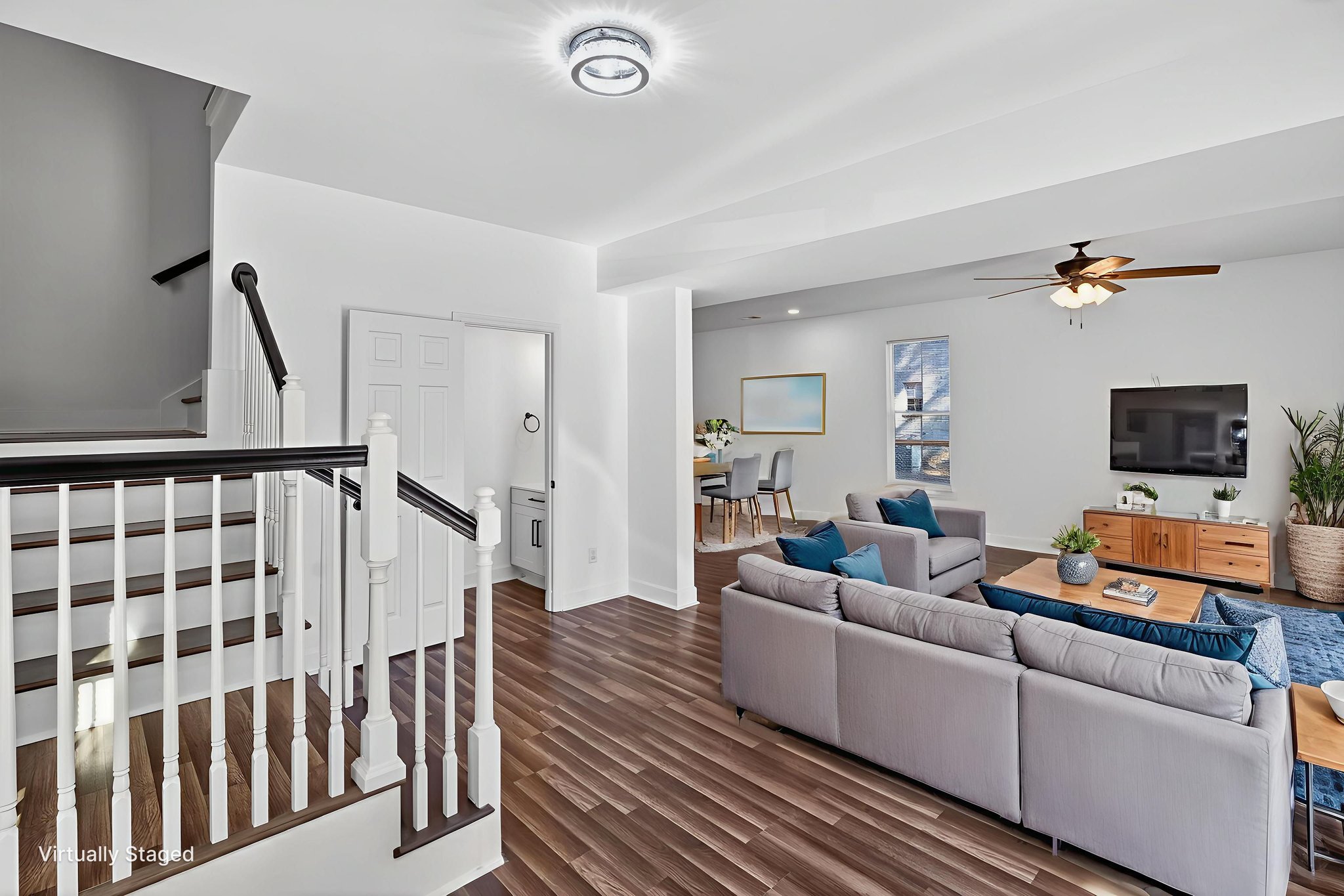 _DSC9496 virtually staged.jpeg