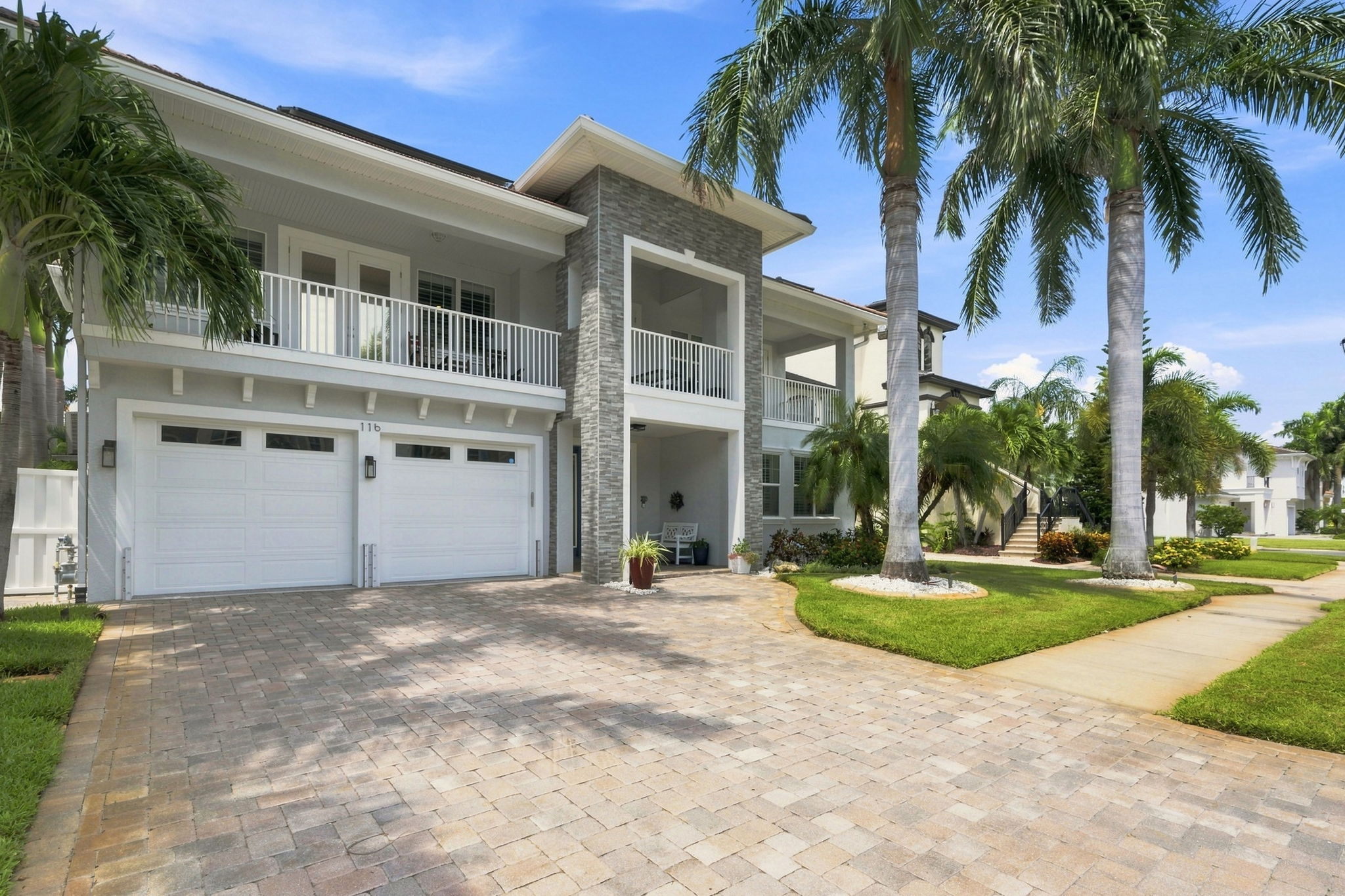 Front Exterior4