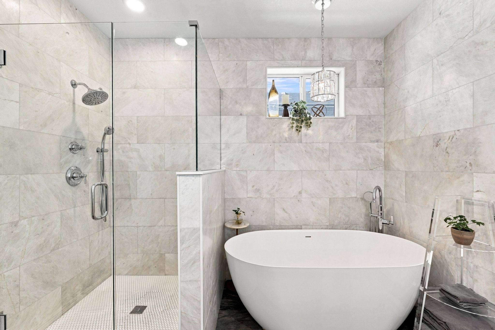 Primary Bathroom1c