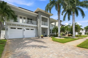 Front Exterior4