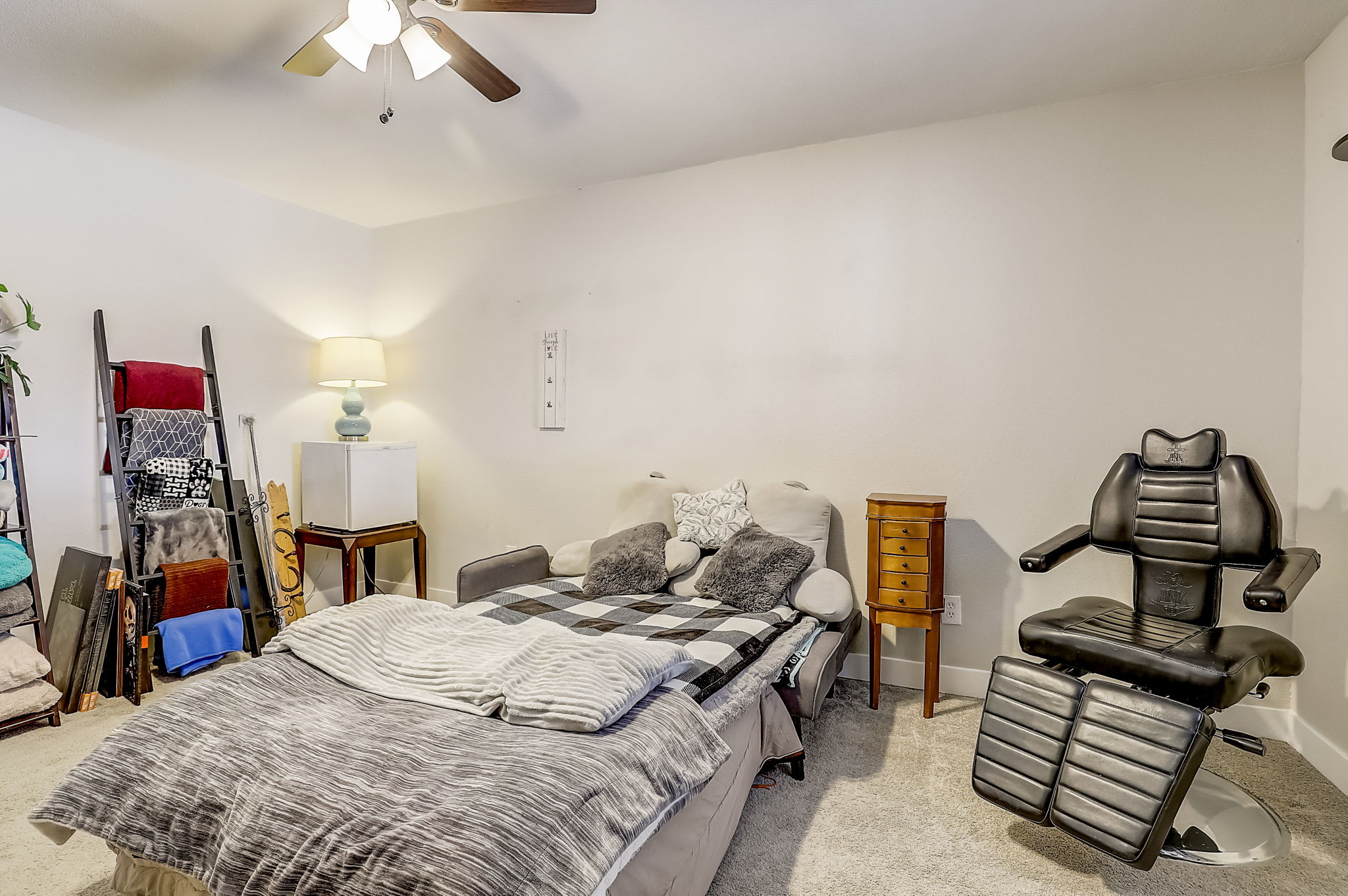 Hickory St-036