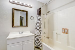 Hickory St-028
