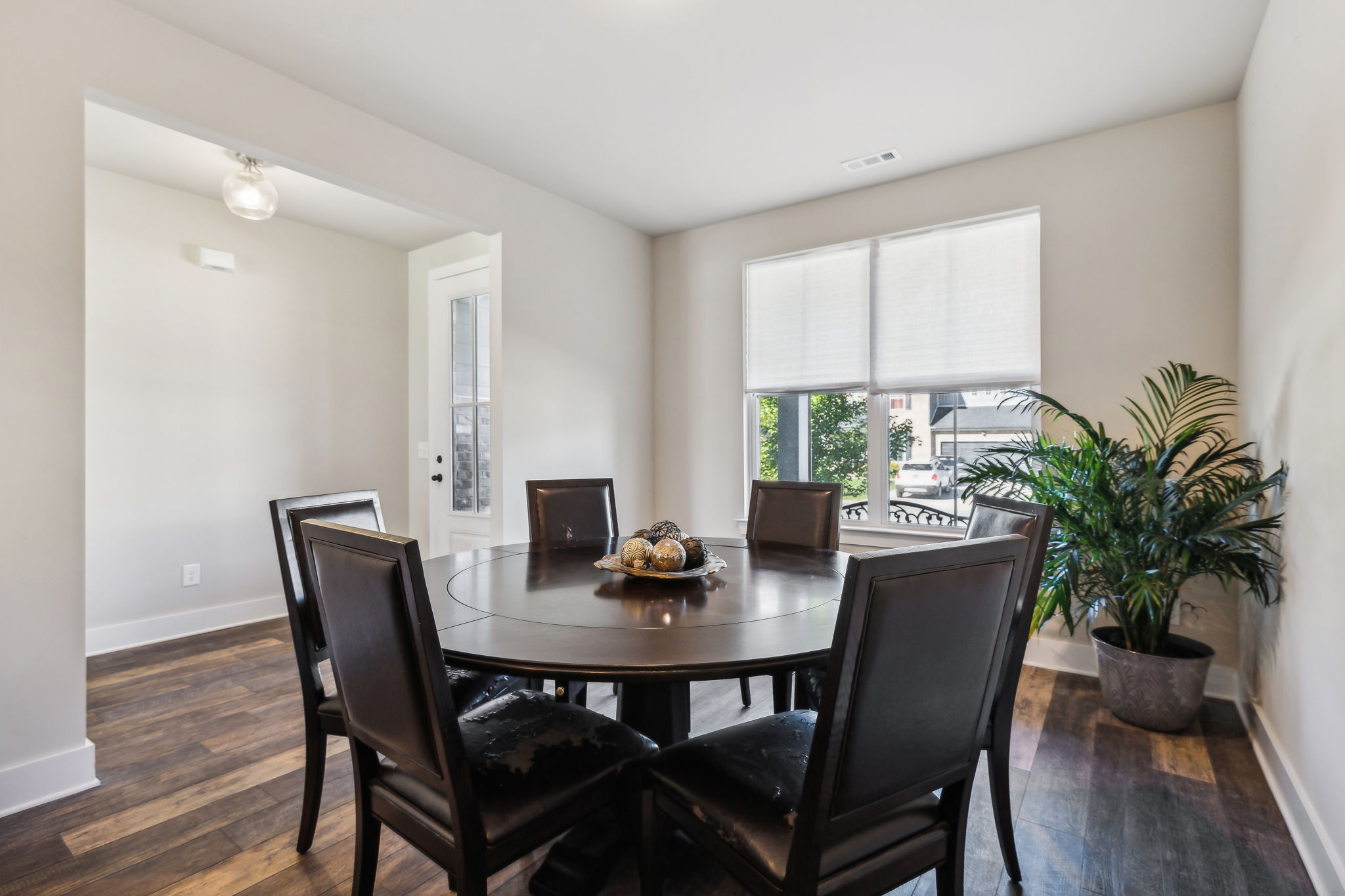 Flex space used as separate dining room