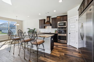 Counter height island w/granite & undermount sink