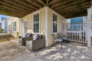 Downstairs Porch and Entry