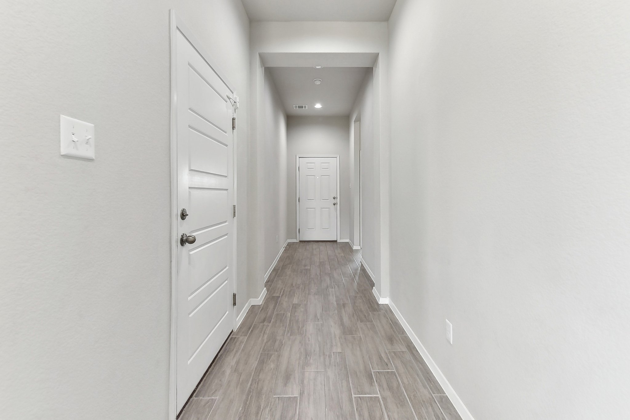 Saranac Dr-2305-003.jpg