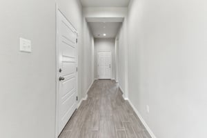 Saranac Dr-2305-003.jpg