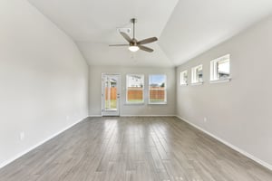 Saranac Dr-2305-006.jpg