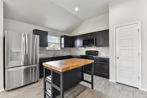 Saranac Dr-2305-009.jpg