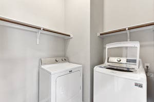 Saranac Dr-2305-012.jpg