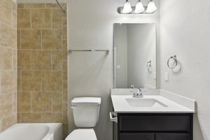 Saranac Dr-2305-013.jpg