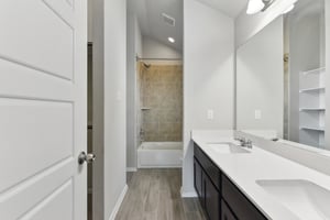 Saranac Dr-2305-019.jpg