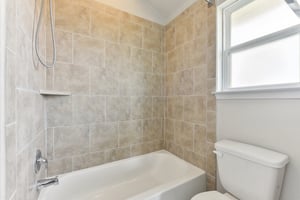 Saranac Dr-2305-021.jpg