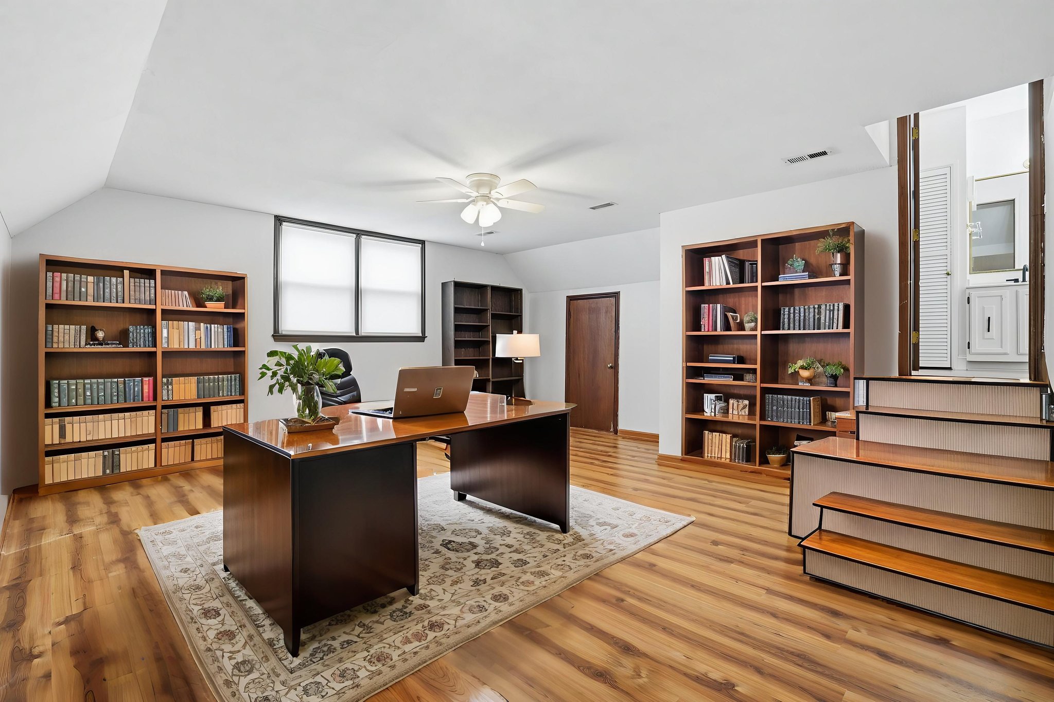 027_DSC00928 virtually staged.jpeg