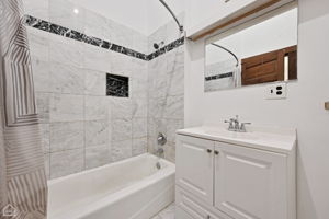 1160 N La Salle Dr - Unit 2_010