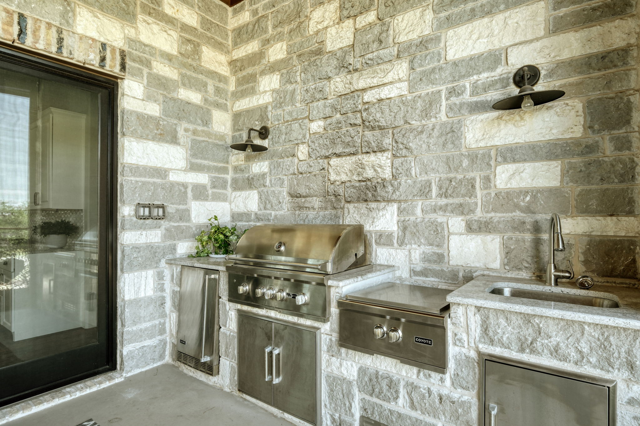 Outdoor Kitchen