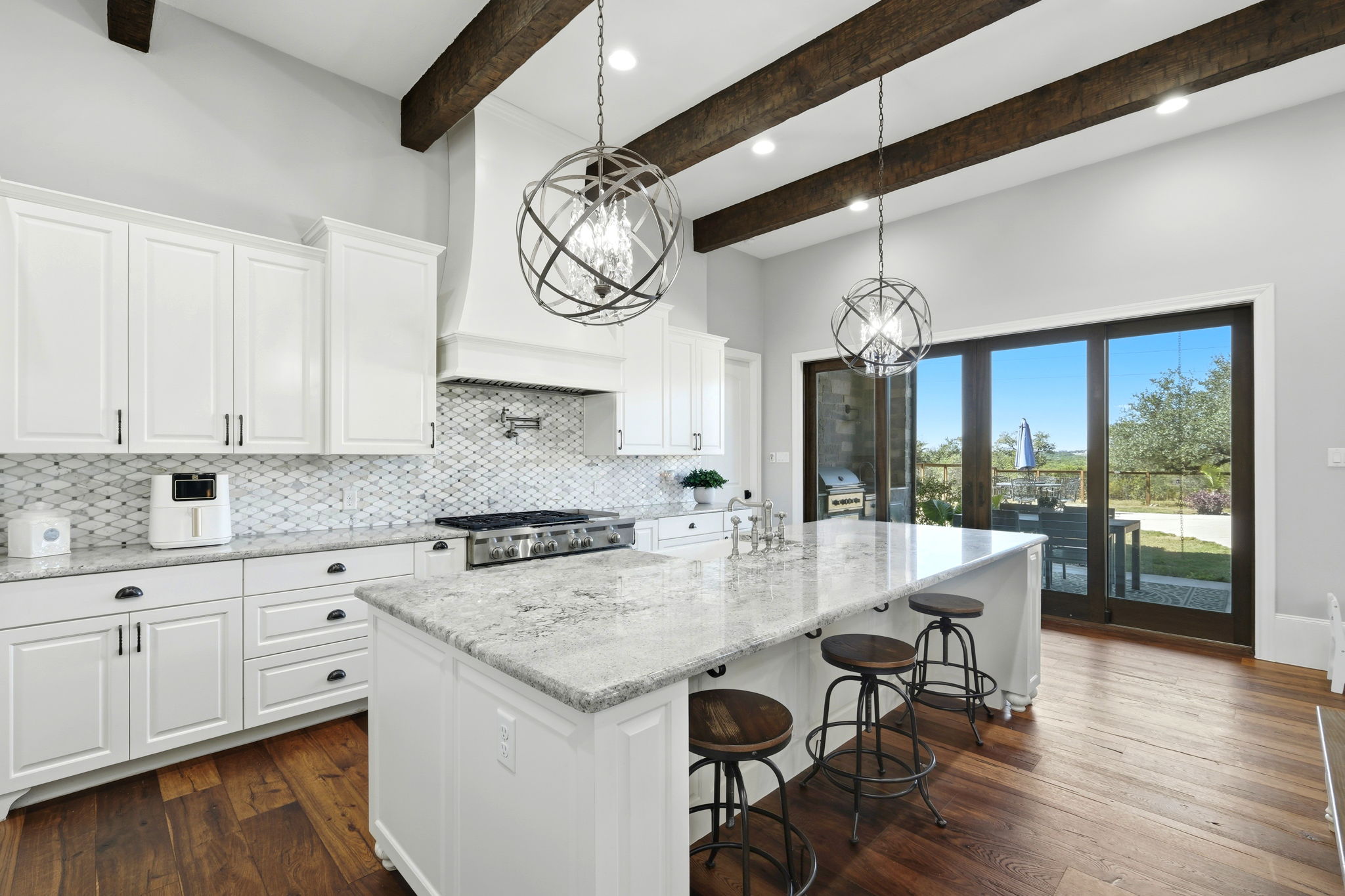 Kitchen/Breakfast Bar
