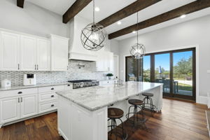 Kitchen/Breakfast Bar