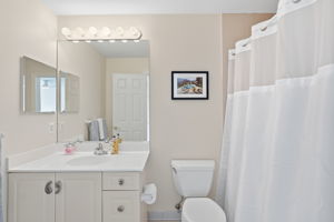 Ensuite Bathroom 2