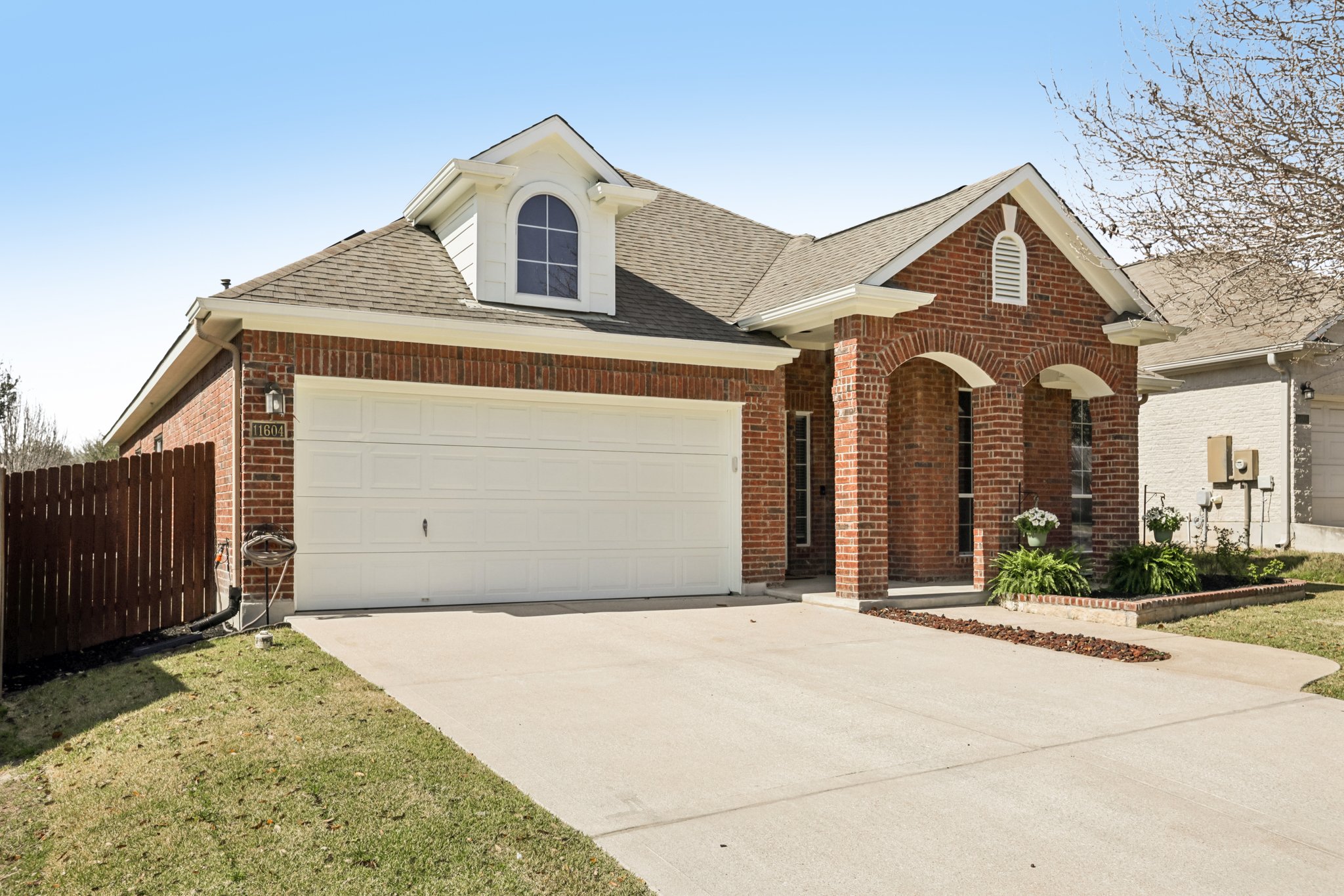 Larch Valley Dr-S2702-003.jpg