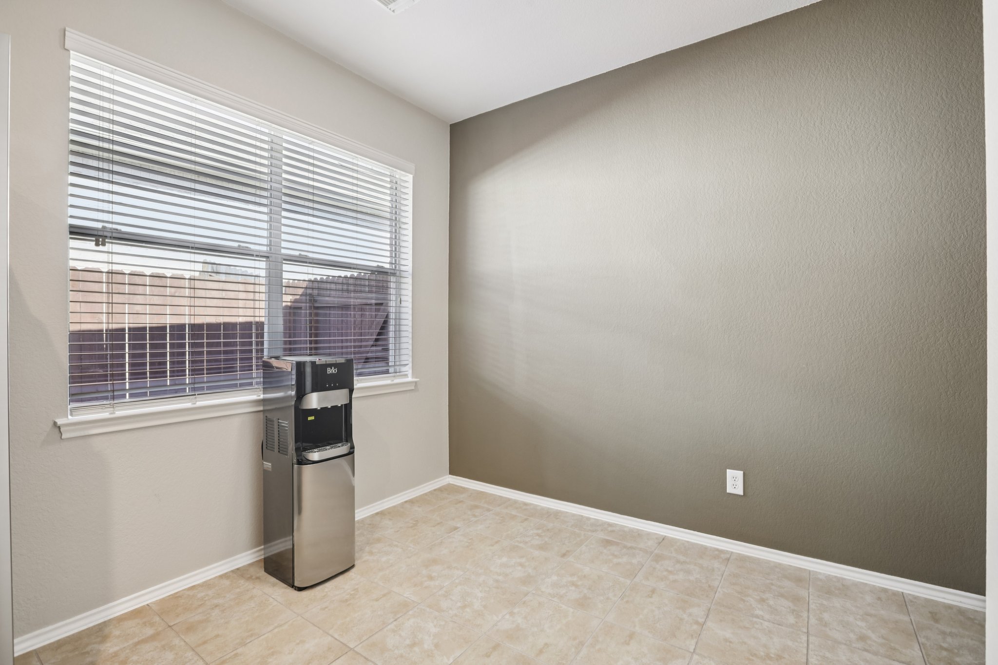 Larch Valley Dr-S2702-029.jpg