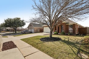 Larch Valley Dr-S2702-006.jpg