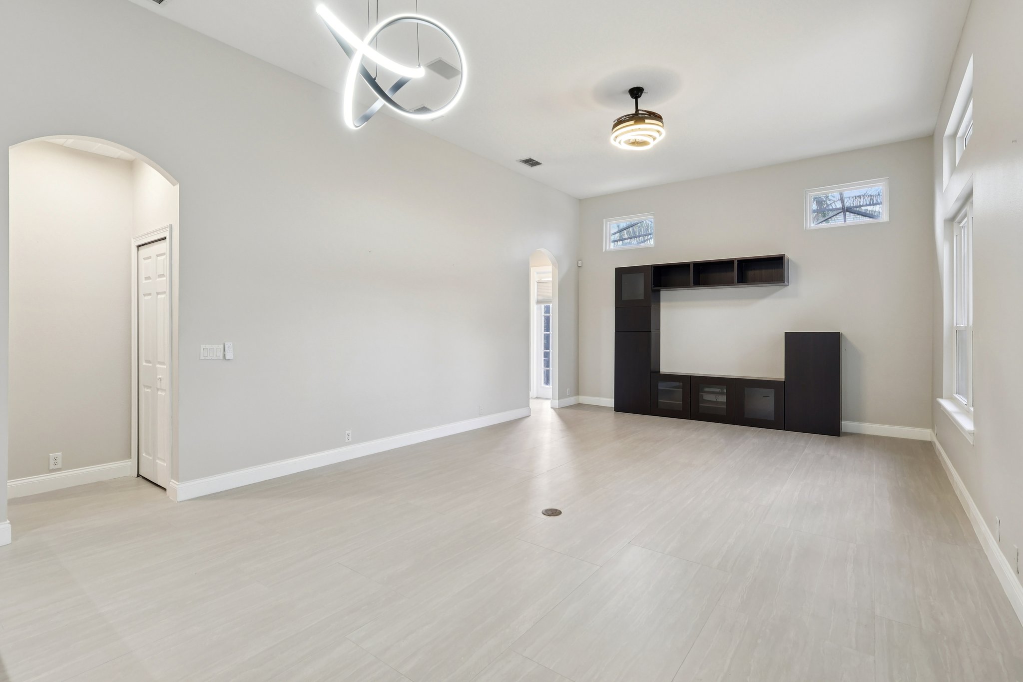 Claymont Cir-L1103-012.jpg