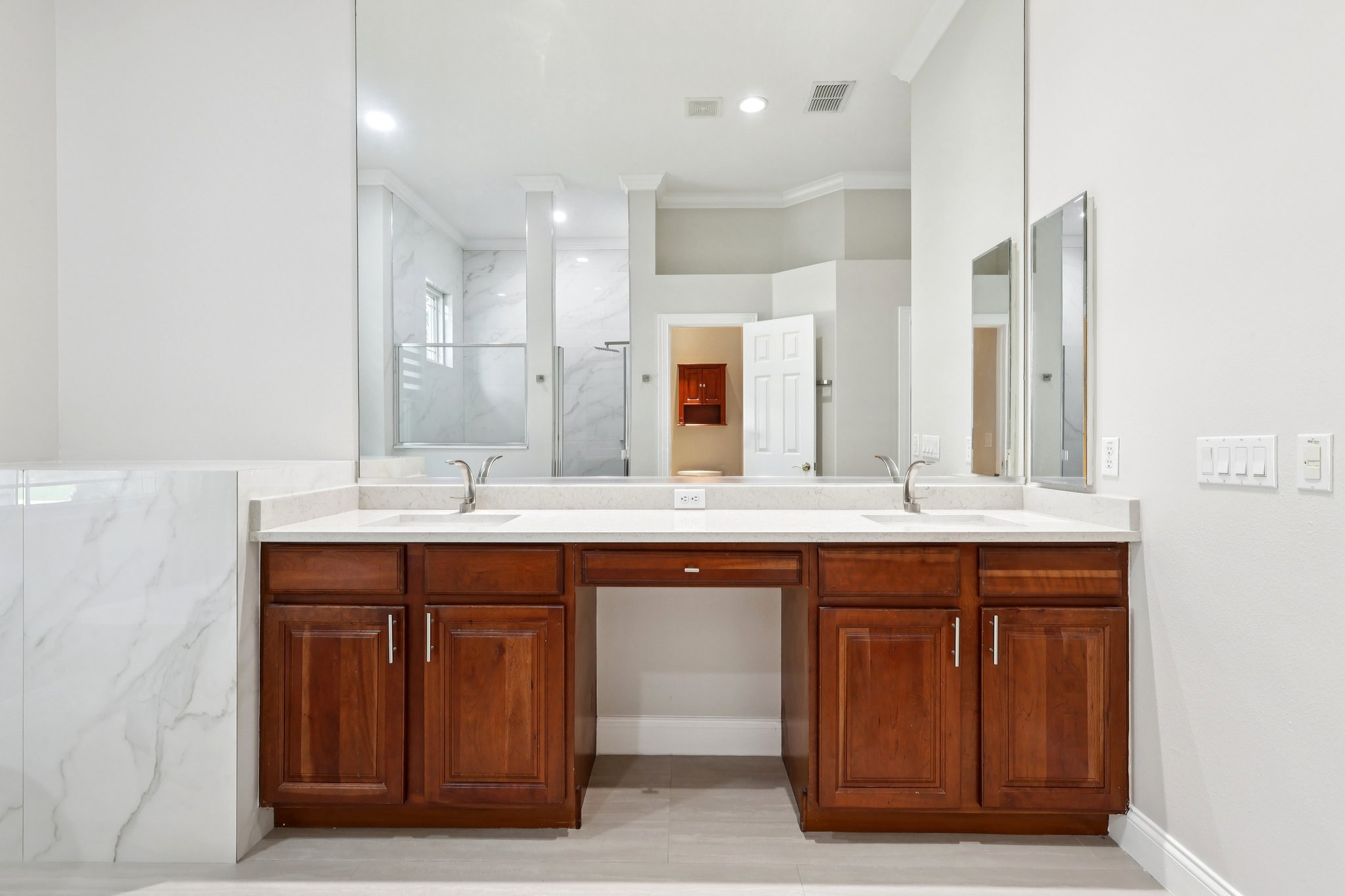 Claymont Cir-L1103-038.jpg