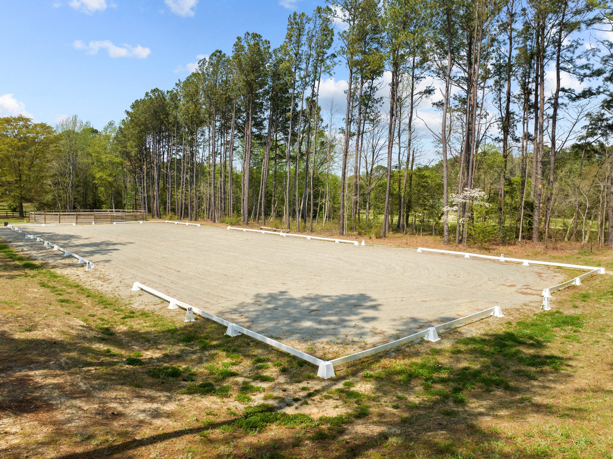 Full size riding arena: 24x62 m Footing: 6 inches screenings, 2 inches sand top layer.