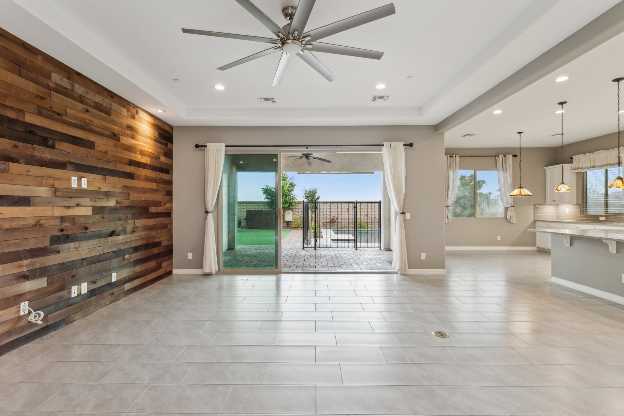 11609 W Andrew Ln, Peoria, AZ 85383 - 004.jpg