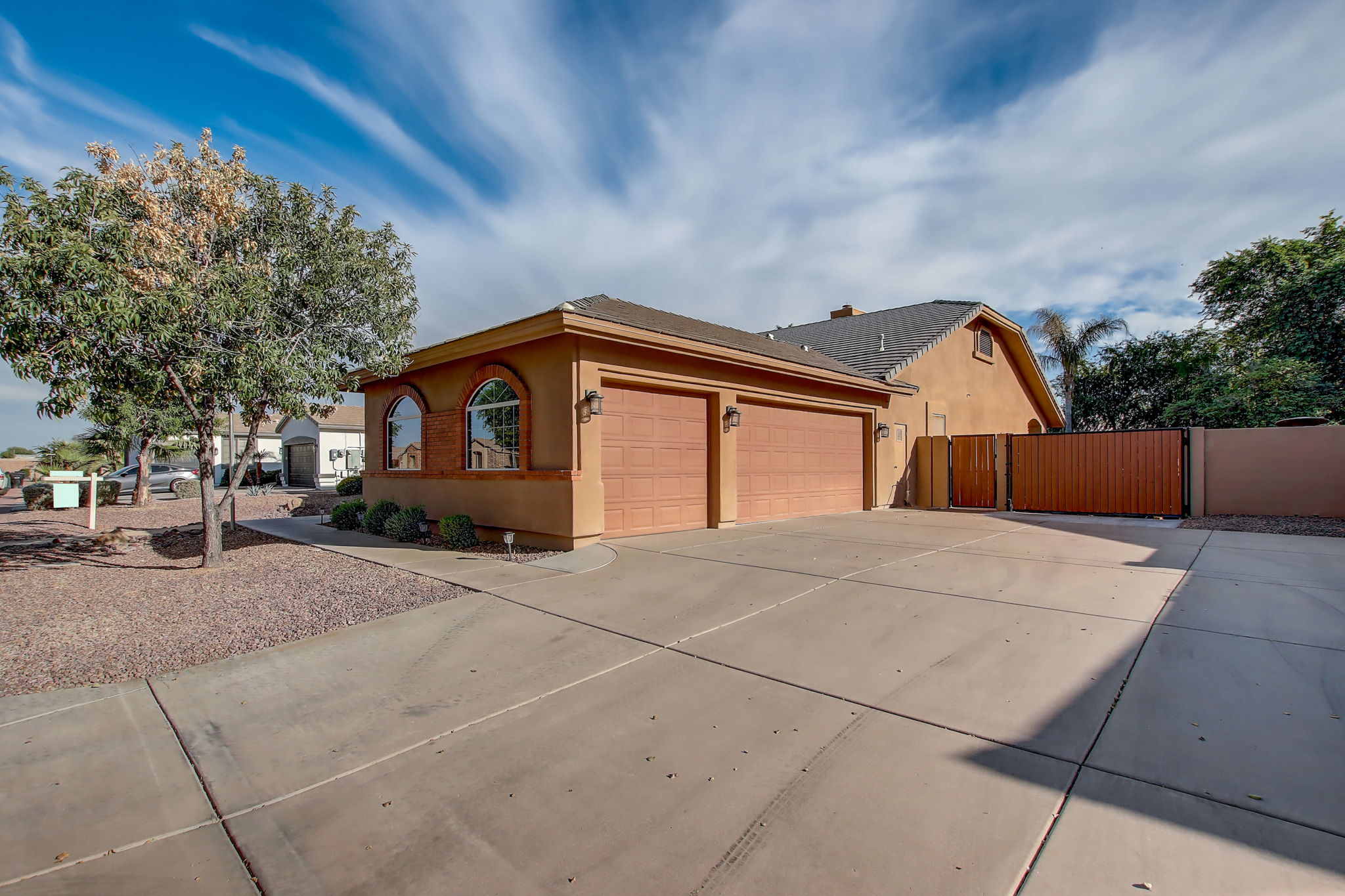 E Hawken Way-001