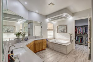 E Hawken Way-038