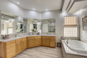 E Hawken Way-042