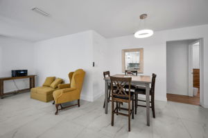 Kitchen Eat-in Area1