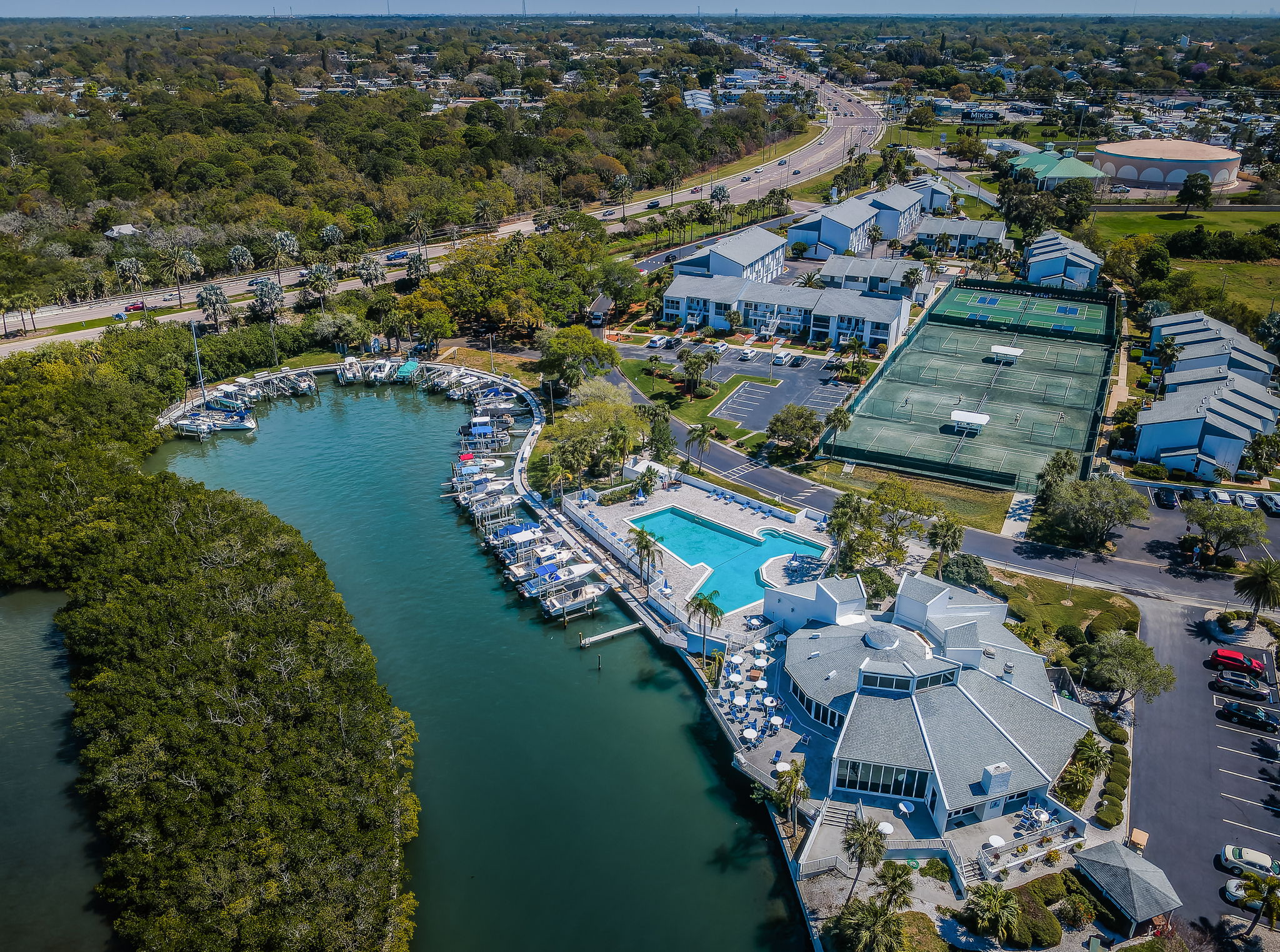 Clubhouse and Pool1b