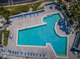 Clubhouse and Pool1e