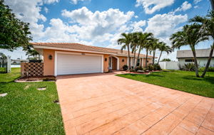 Front Exterior4