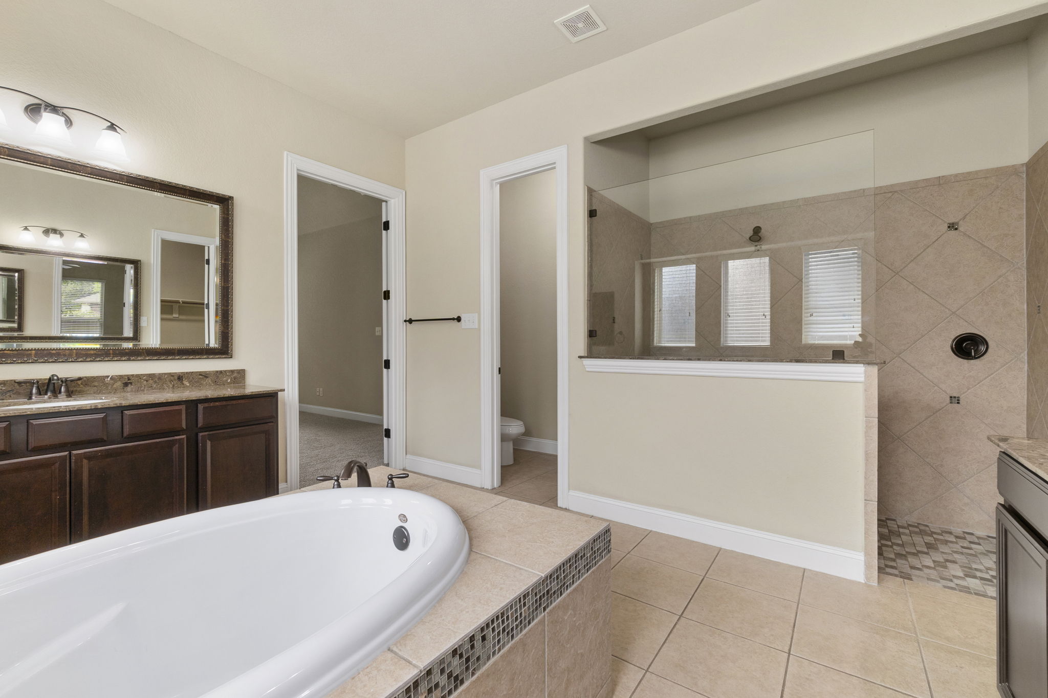 Master Ensuite, Dual Vanities