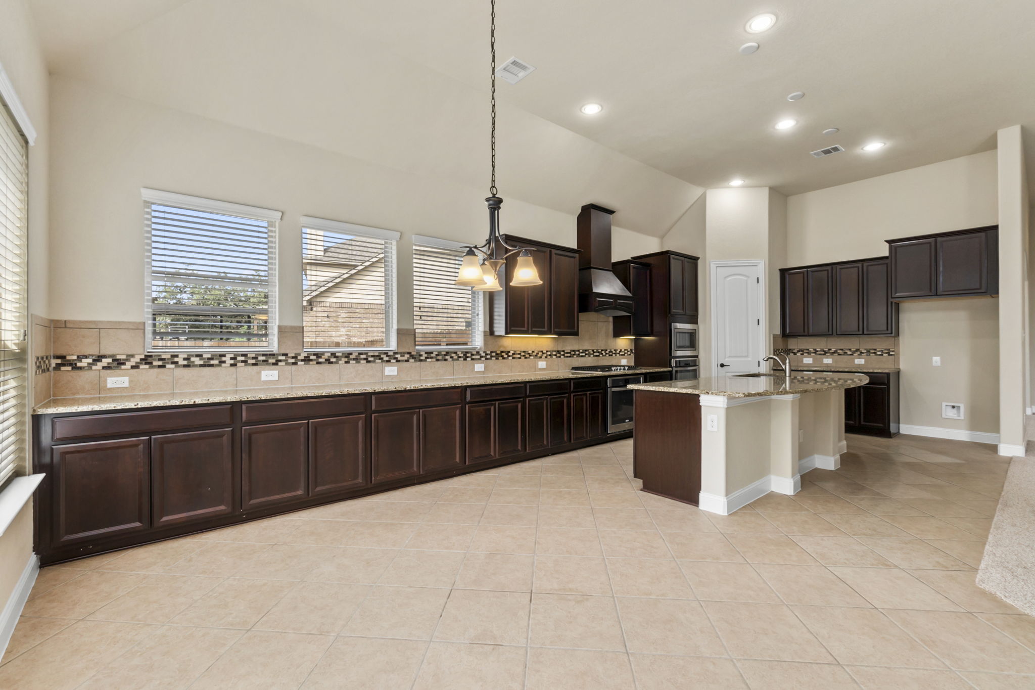 Approx. 30 feet of Prep Space