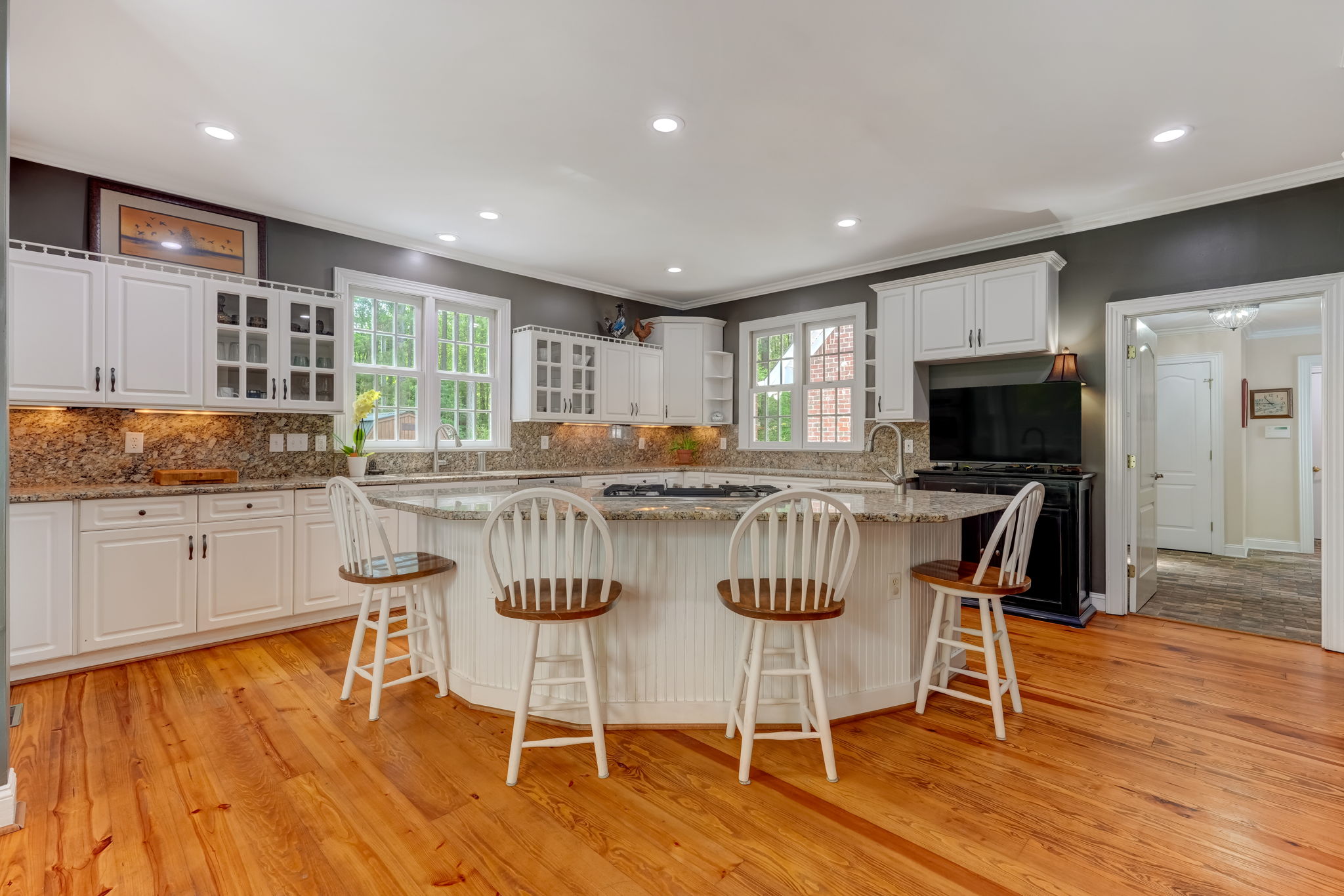 Kitchen/Breakfast Bar