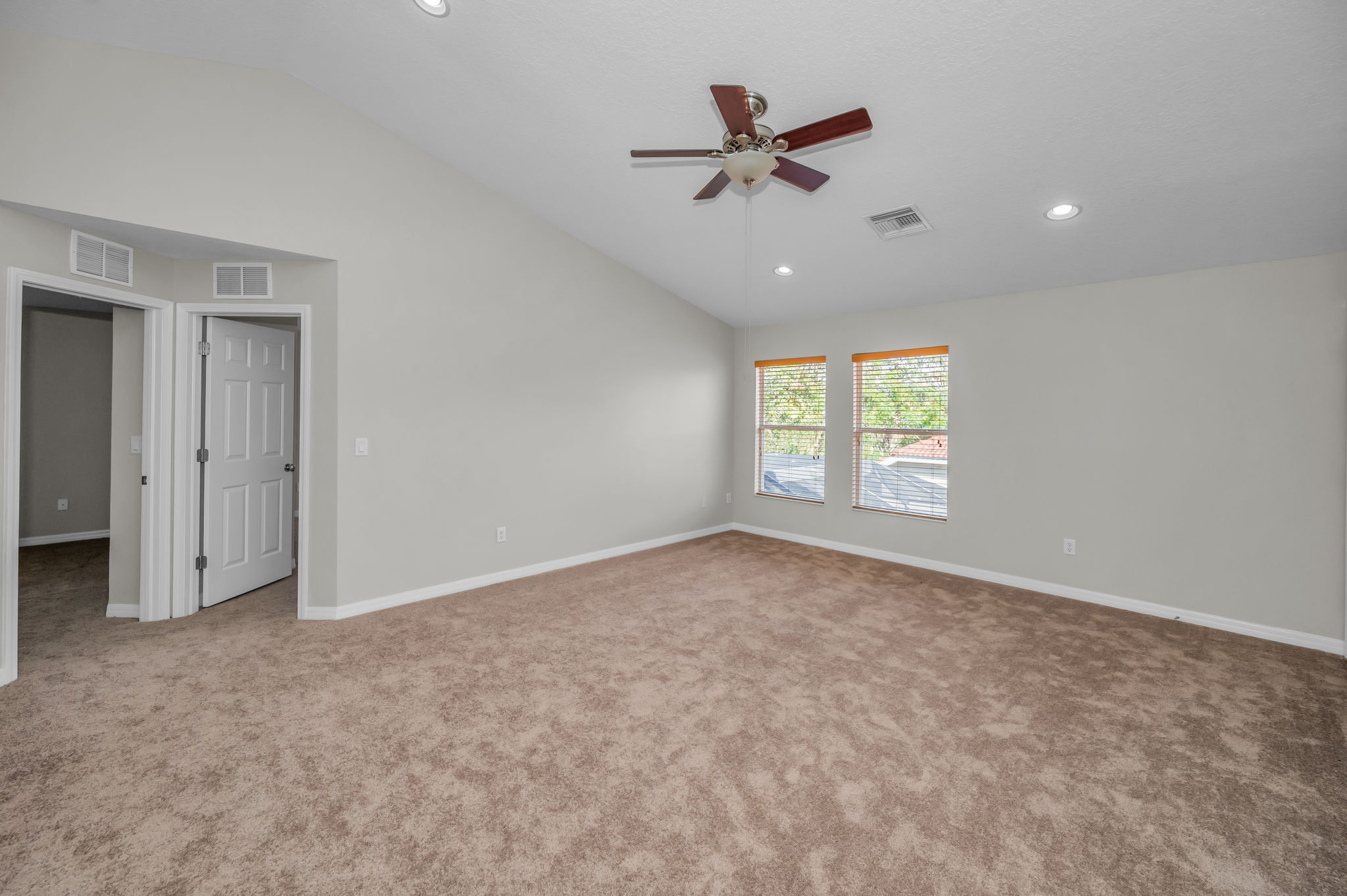 Upper Level Bonus Room1b