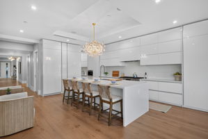 Kitchen 3 of 5